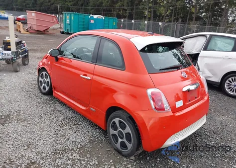 2015 Fiat 500E Battery Electric z USA, uszkodzony, nr VIN 3C3CFFGE1FT549836